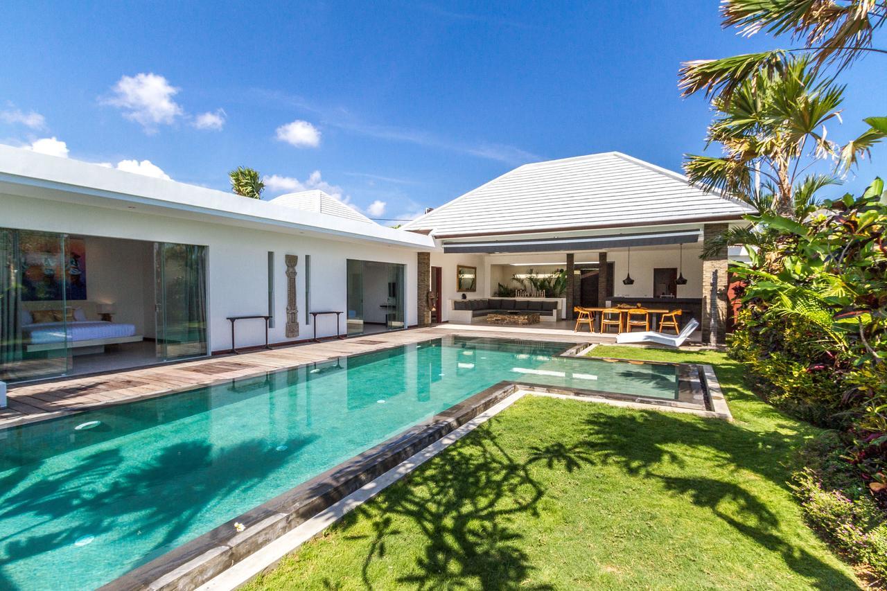 Villa Tira - Elegant 3Br In Central Seminyak Kültér fotó