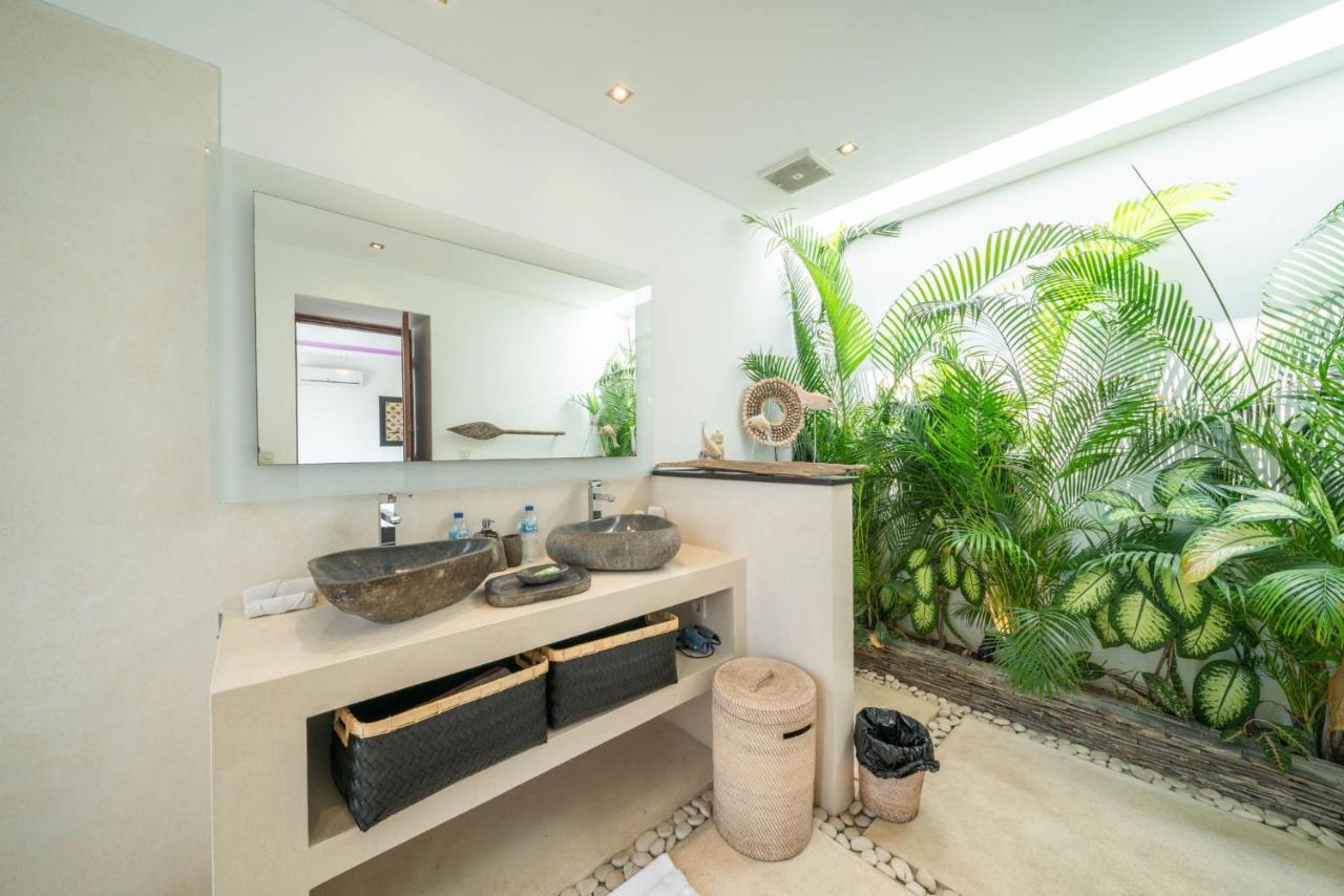Villa Tira - Elegant 3Br In Central Seminyak Kültér fotó