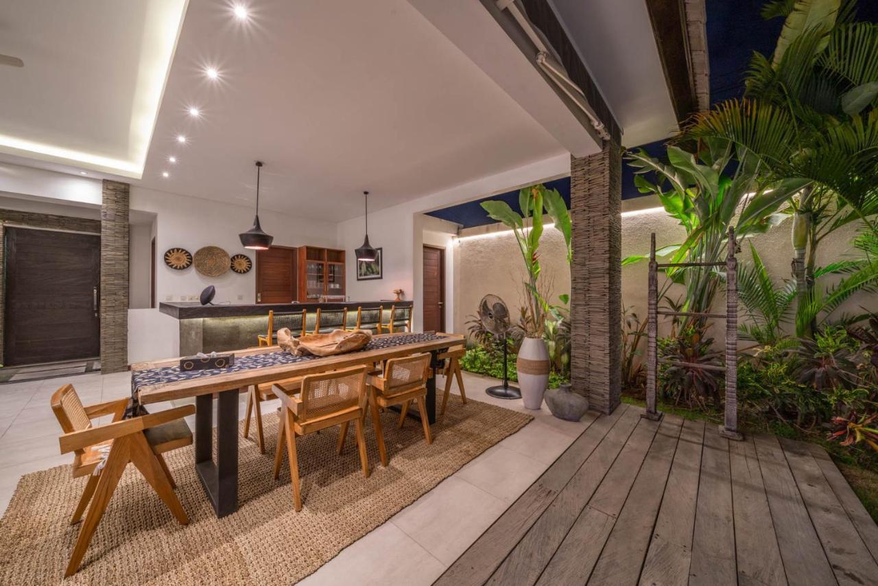 Villa Tira - Elegant 3Br In Central Seminyak Kültér fotó