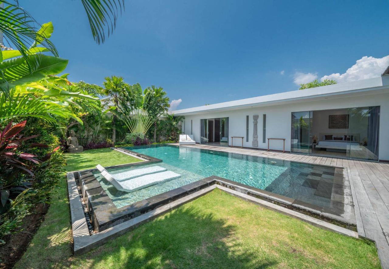 Villa Tira - Elegant 3Br In Central Seminyak Kültér fotó