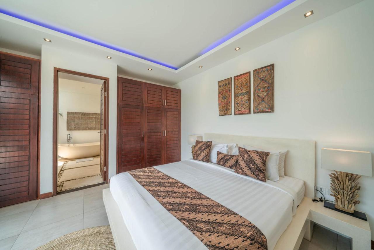 Villa Tira - Elegant 3Br In Central Seminyak Kültér fotó