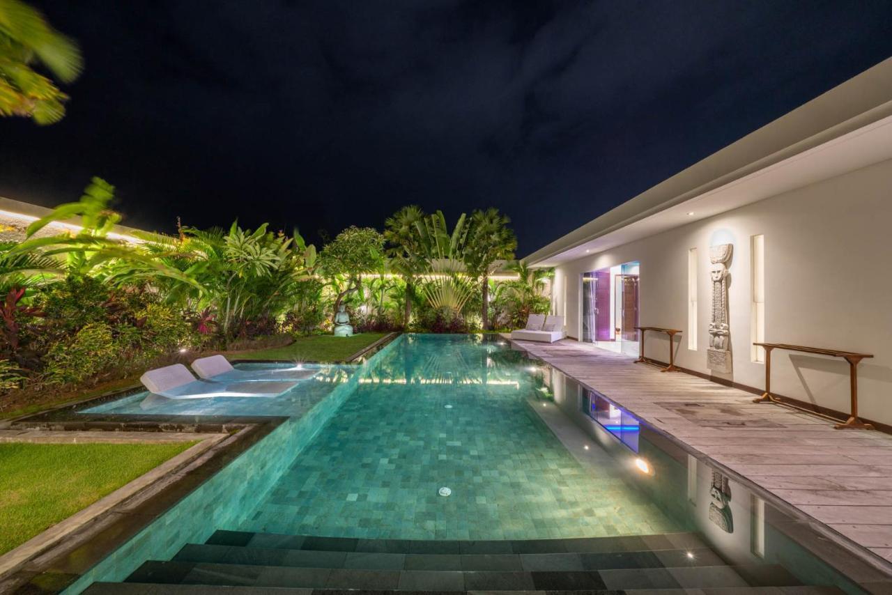 Villa Tira - Elegant 3Br In Central Seminyak Kültér fotó