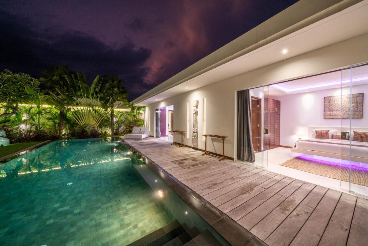 Villa Tira - Elegant 3Br In Central Seminyak Kültér fotó
