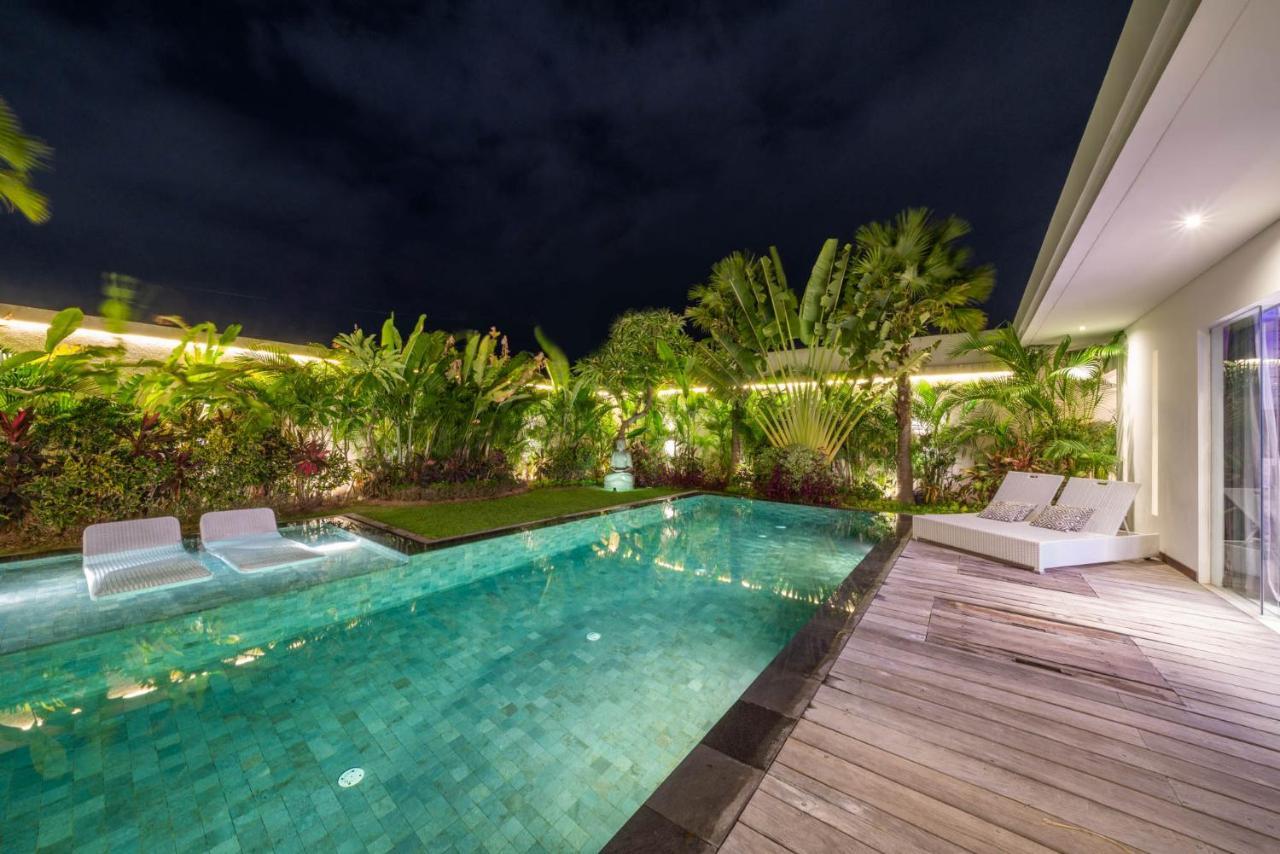 Villa Tira - Elegant 3Br In Central Seminyak Kültér fotó