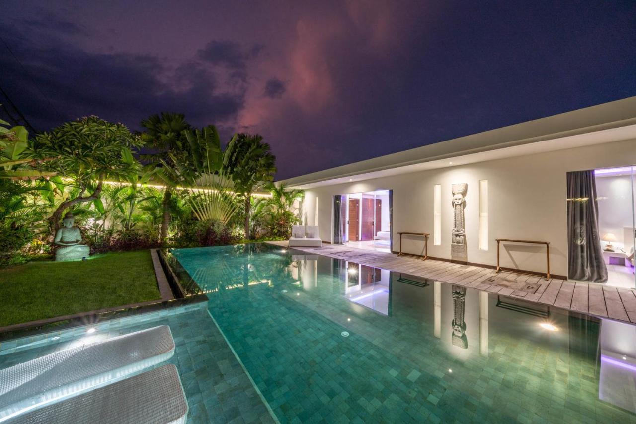 Villa Tira - Elegant 3Br In Central Seminyak Kültér fotó