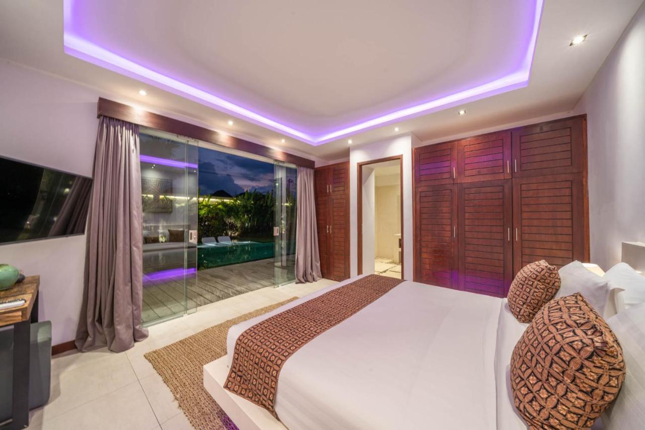 Villa Tira - Elegant 3Br In Central Seminyak Kültér fotó