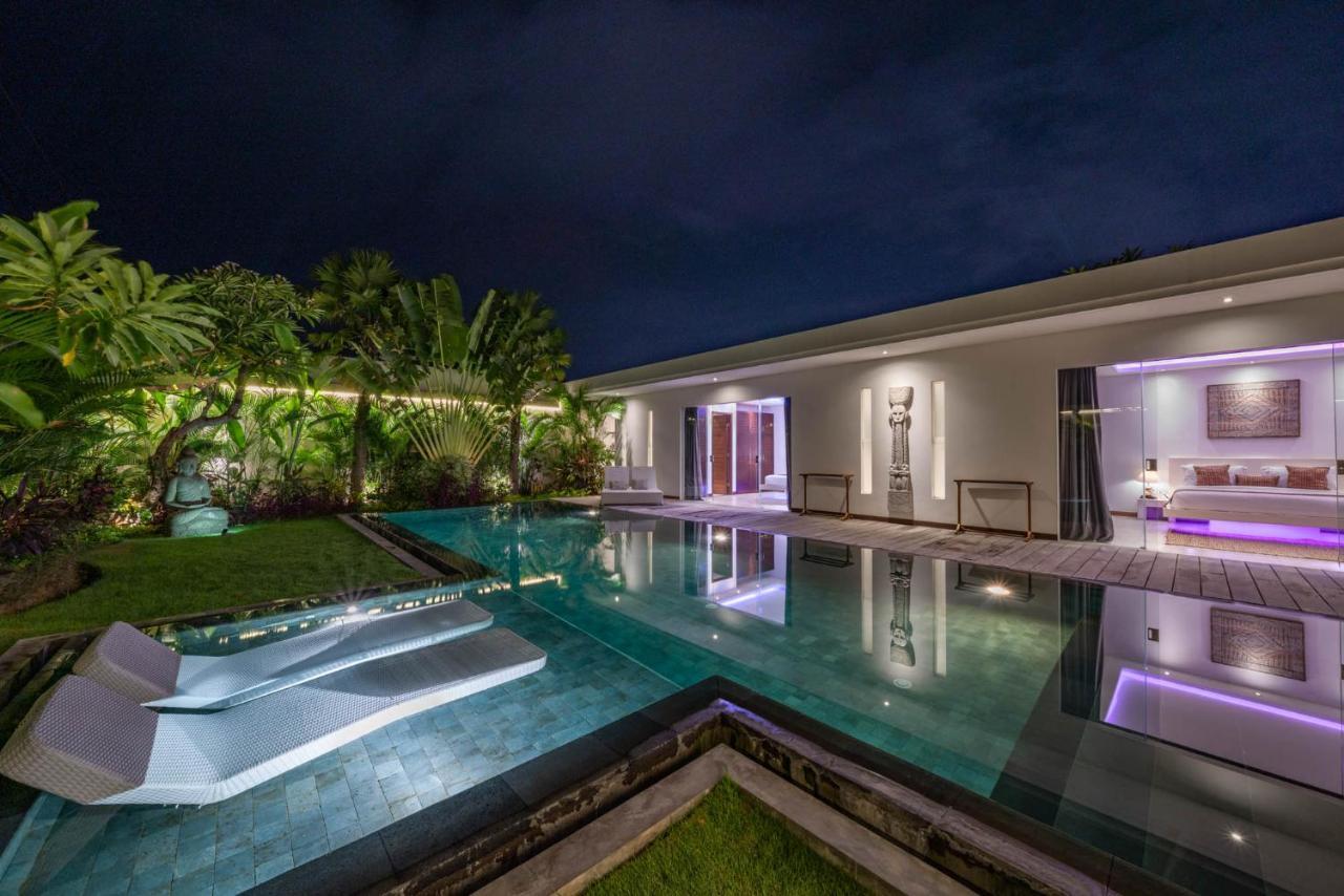 Villa Tira - Elegant 3Br In Central Seminyak Kültér fotó