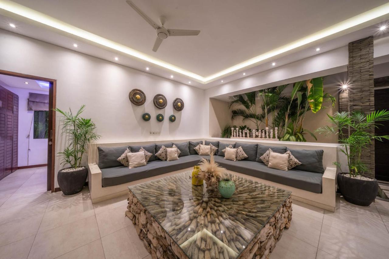 Villa Tira - Elegant 3Br In Central Seminyak Kültér fotó
